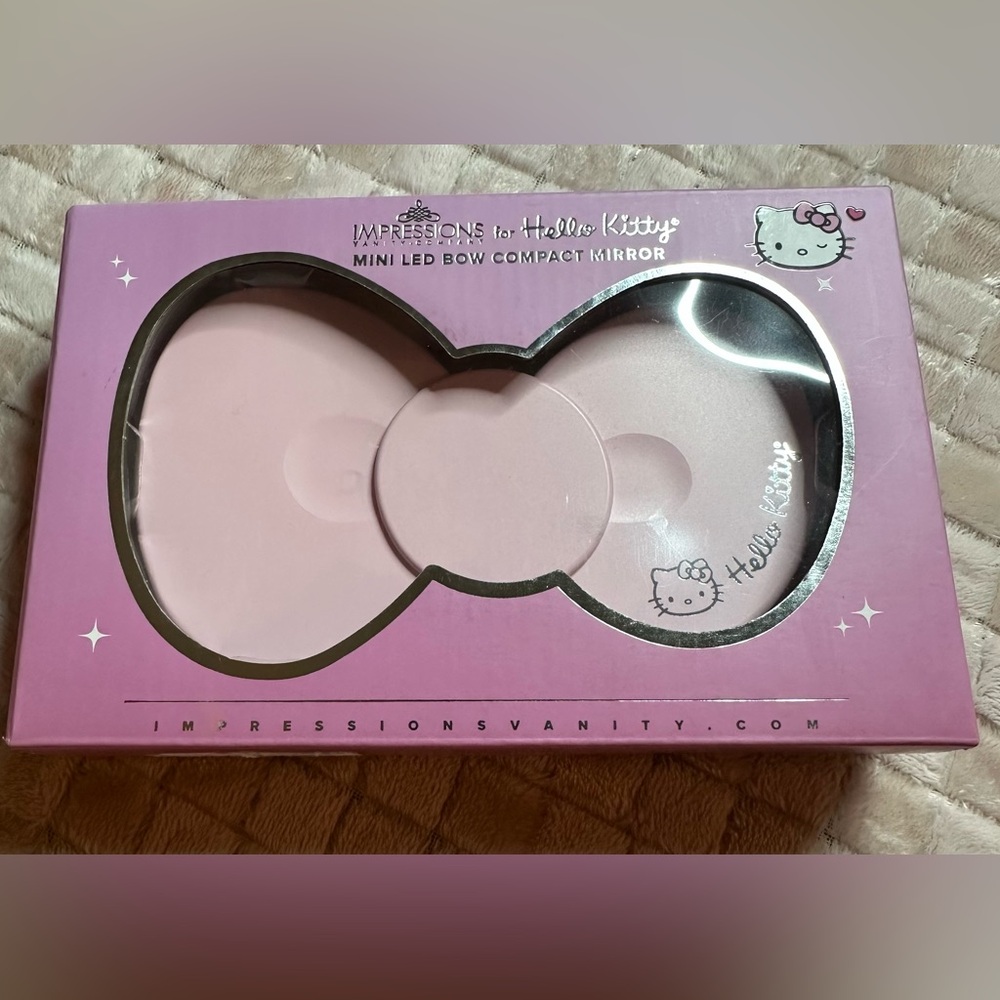 Hello Kitty Pink LED Bow Mirror